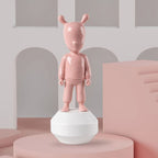 تمثال الضيف الوردي. نموذج صغير.