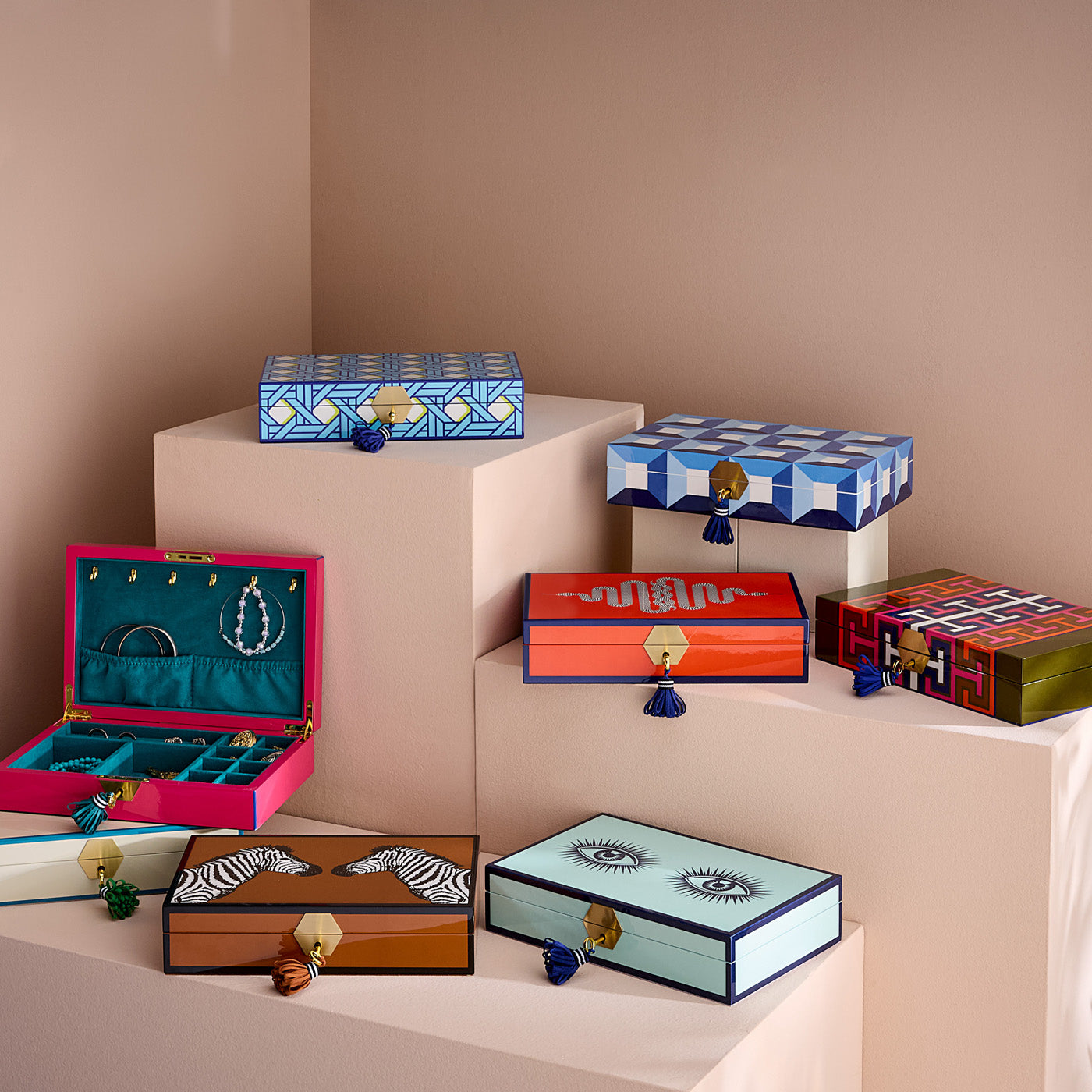صندوق مجوهرات من ورنيش الزيبرا - مخمل بلون الكونياك والجمل