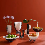 جرة كومو ذات صدفة باللونين الأبيض والأسود - أكريليك رخامي مصبوب يدويًا