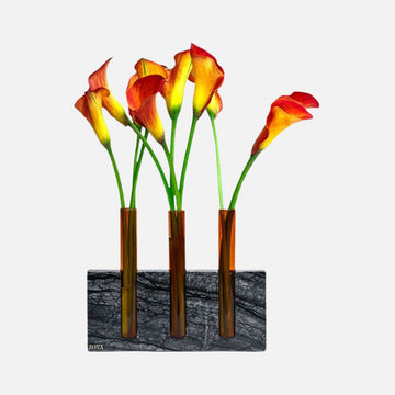 مزهرية زجاجية من لونا مع تنسيقات زهور محفوظة