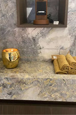 كيب جولد زنجبار (يسار)