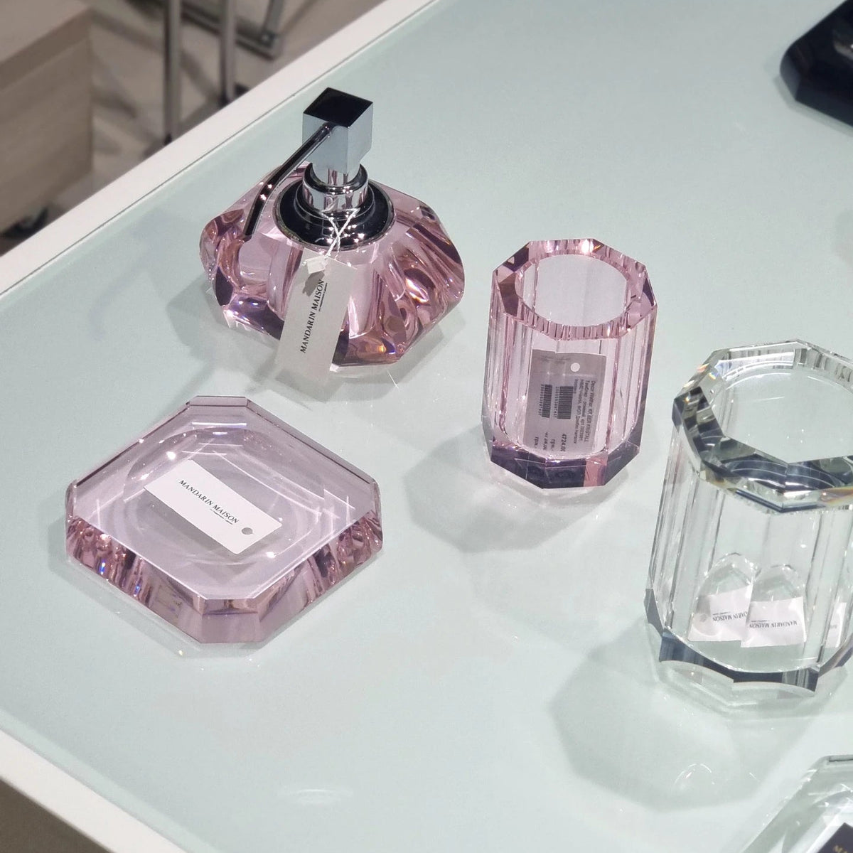 Décor Walther Kristal Toothbrush Tumbler, Pink, styled in a bathroom setting (2)